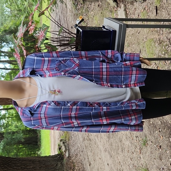 EUC womens "WoolRich" plaid button down thermal shirt - Picture 6 of 9